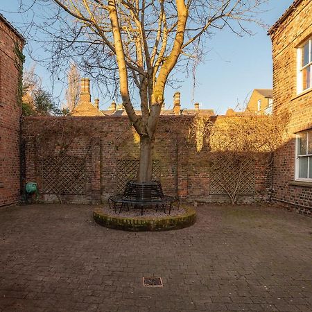 The Old Coach House Apartamento York Exterior foto