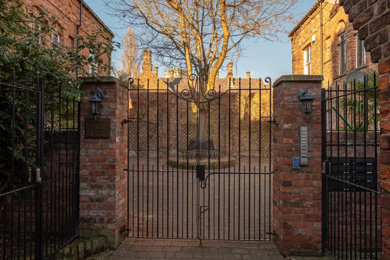 The Old Coach House Apartamento York Exterior foto