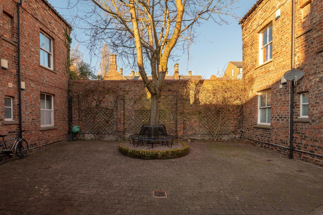 The Old Coach House Apartamento York Exterior foto